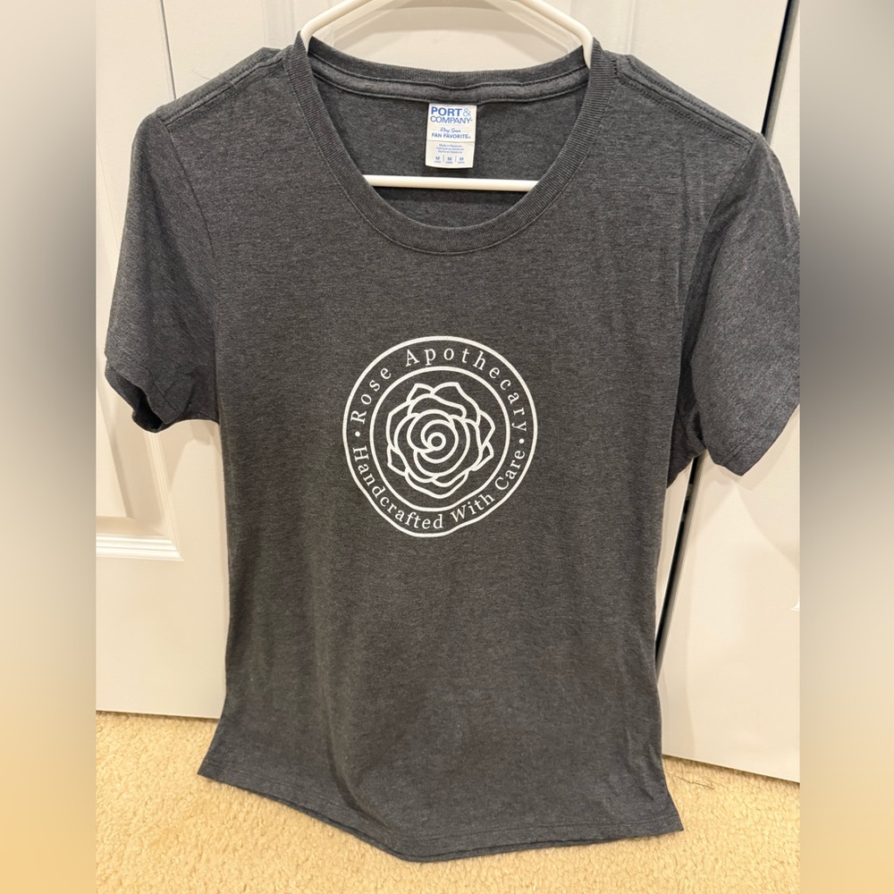 Rose Apothecary Women’s fit tee. Sz M. Unworn/unwashed